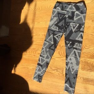 LulaRoe black, gray & white leggings w/triangles